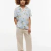Camisa de campamento con estampado floral para niño