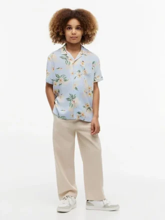 Camisa de campamento con estampado floral para niño