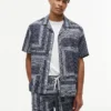 Camisa de campamento con patchwork de bandana y corte clásico