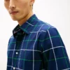 Camisa de corte regular con estampado de cuadros de ventana