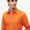 Camisa de corte regular en mezcla de lino