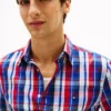 Camisa de cuadros multicolor con corte regular Camisa de cuadros multicolor con corte regular