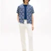 Camisa de lino con estampado de monograma en letra cursiva