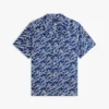 Camisa de lino con estampado de monograma en letra cursiva