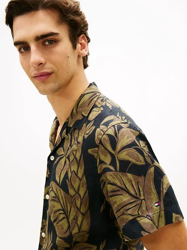 Camisa de lino con estampado tropical Camisa de lino con estampado tropical
