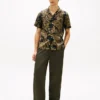 Camisa de lino con estampado tropical Camisa de lino con estampado tropical