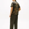 Camisa de lino con estampado tropical Camisa de lino con estampado tropical