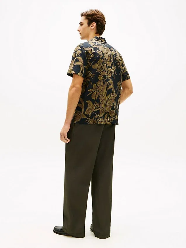 Camisa de lino con estampado tropical Camisa de lino con estampado tropical