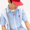 Camisa de rayas de tejido dobby de corte holgado de Tommy Jeans Camisa de rayas de tejido dobby de corte holgado de Tommy Jeans