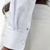 Camisa de vestir a rayas THFlex de corte entallado Camisa de vestir a rayas THFlex de corte entallado