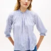 Camisa de voile con pinzas y ribete de volantes Camisa de voile con pinzas y ribete de volantes