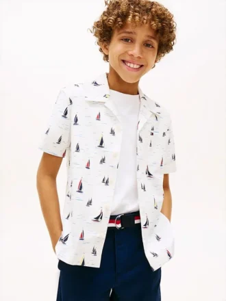 Camisa elástica con estampado náutico para niño