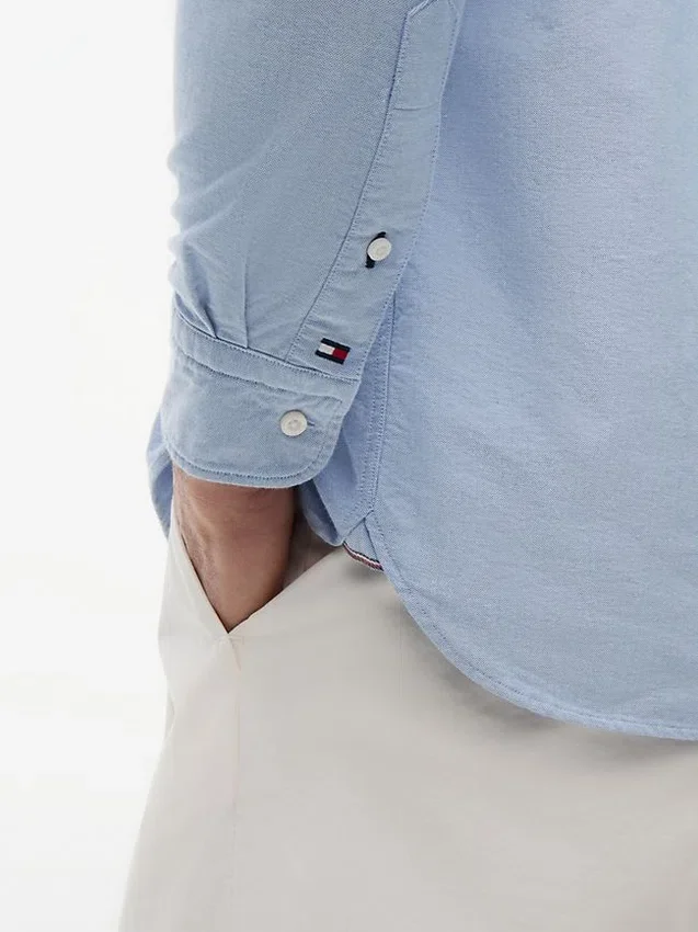 Camisa Oxford de corte regular con rayas y bolsillos Camisa Oxford de corte regular con rayas y bolsillos