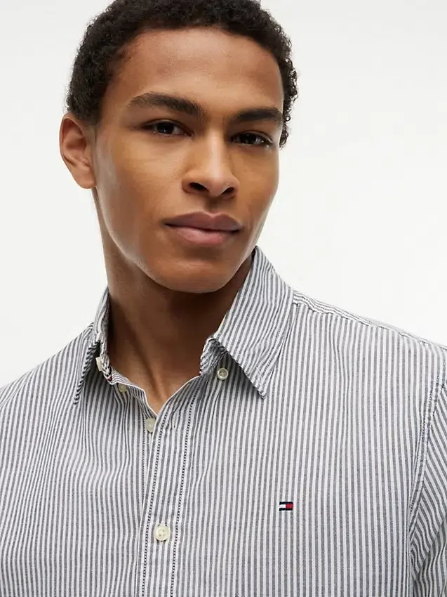 Camisa Oxford elástica a rayas de corte regular Camisa Oxford elástica a rayas de corte regular