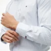 Camisa TH Performance a rayas de corte regular Camisa TH Performance a rayas de corte regular