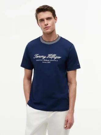 Camiseta a rayas con logotipo náutico