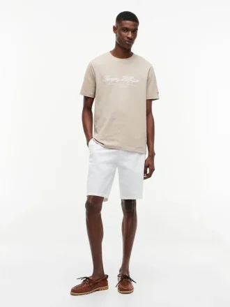 Camiseta a rayas con logotipo náutico
