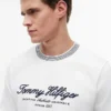 Camiseta a rayas con logotipo náutico