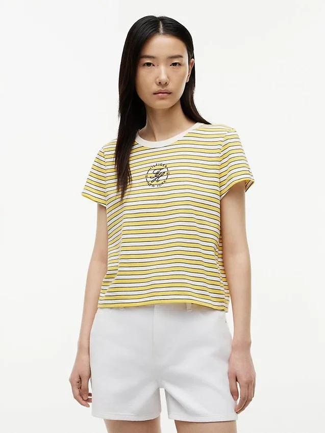 Camiseta a rayas con monograma en letra náutica Camiseta a rayas con monograma en letra náutica