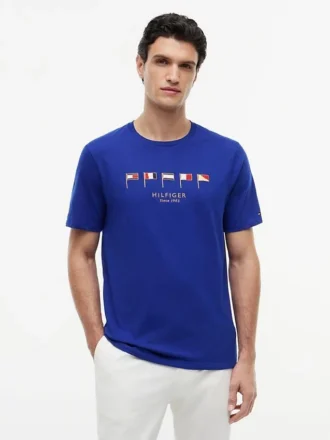 Camiseta con bandera náutica bordada