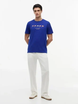 Camiseta con bandera náutica bordada