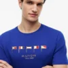 Camiseta con bandera náutica bordada