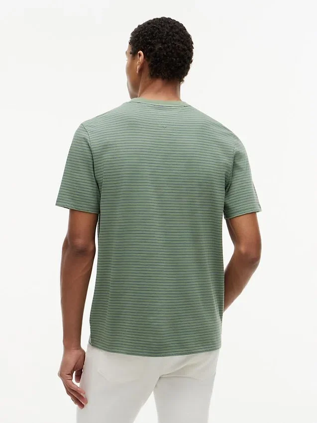 Camiseta con bolsillo a rayas Camiseta con bolsillo a rayas