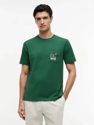 Camiseta con bolsillo y logotipo floral