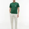 Camiseta con bolsillo y logotipo floral