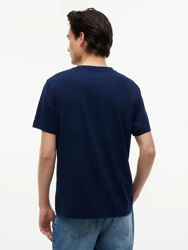 Camiseta con bolsillo y logotipo floral Camiseta con bolsillo y logotipo floral
