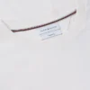 Camiseta con bolsillo y logotipo floral