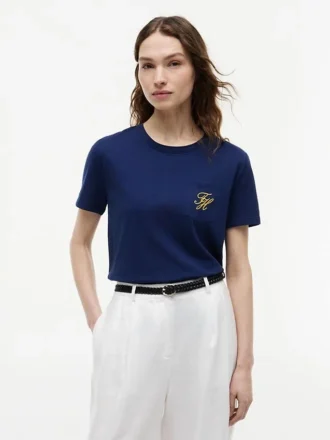 Camiseta con bolsillo y monograma bordado