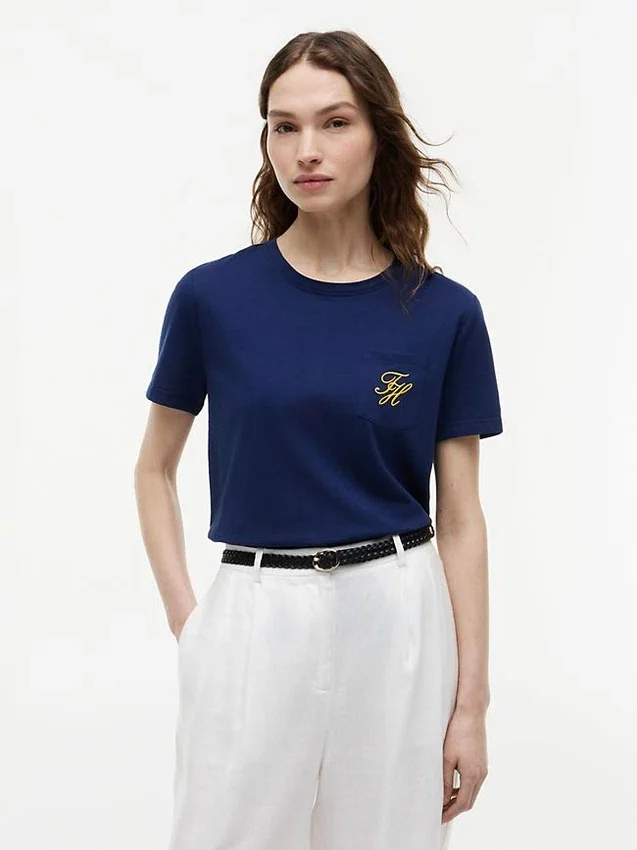 Camiseta con bolsillo y monograma bordado Camiseta con bolsillo y monograma bordado