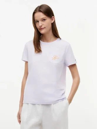 Camiseta con bolsillo y monograma bordado