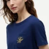 Camiseta con bolsillo y monograma bordado Camiseta con bolsillo y monograma bordado