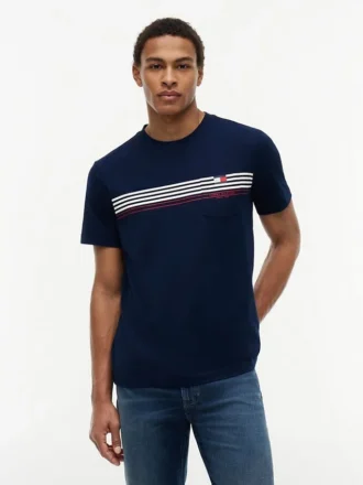 Camiseta con bolsillo y rayas en el pecho