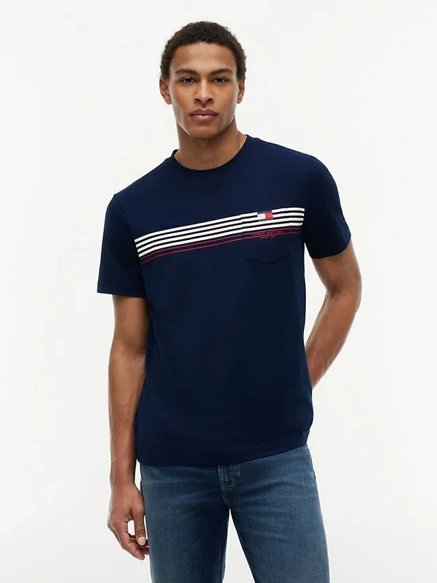 Camiseta con bolsillo y rayas en el pecho Camiseta con bolsillo y rayas en el pecho