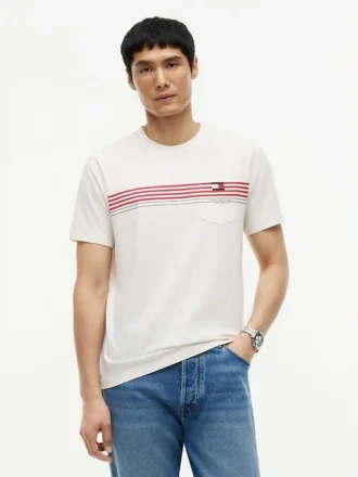 Camiseta con bolsillo y rayas en el pecho
