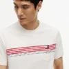 Camiseta con bolsillo y rayas en el pecho Camiseta con bolsillo y rayas en el pecho