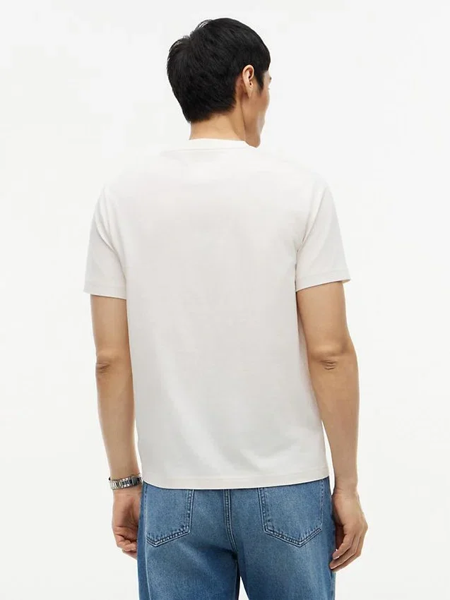 Camiseta con bolsillo y rayas en el pecho Camiseta con bolsillo y rayas en el pecho