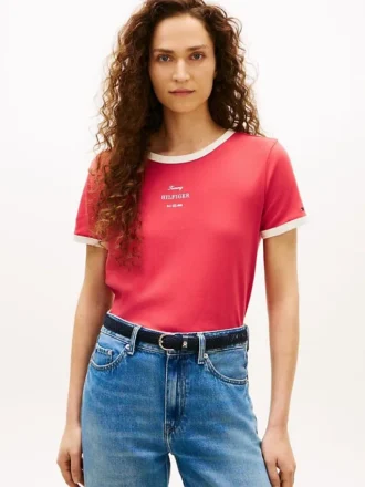 Camiseta con cuello ribeteado y logotipo Monotype