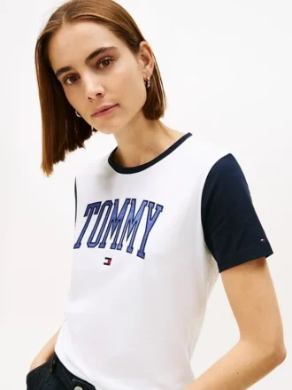 Camiseta con cuello ribeteado y logotipo Varsity Tommy