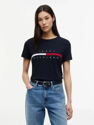 Camiseta con el logotipo de la bandera bordado