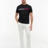 Camiseta con el logotipo de la raya de la bandera Camiseta con el logotipo de la raya de la bandera