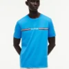 Camiseta con el logotipo de rayas característico de Hilfiger Camiseta con el logotipo de rayas característico de Hilfiger
