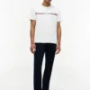Camiseta con el logotipo de rayas característico de Hilfiger Camiseta con el logotipo de rayas característico de Hilfiger