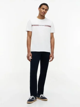 Camiseta con el logotipo de rayas característico de Hilfiger