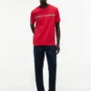 Camiseta con el logotipo de rayas característico de Hilfiger Camiseta con el logotipo de rayas característico de Hilfiger