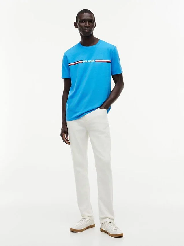 Camiseta con el logotipo de rayas característico de Hilfiger Camiseta con el logotipo de rayas característico de Hilfiger