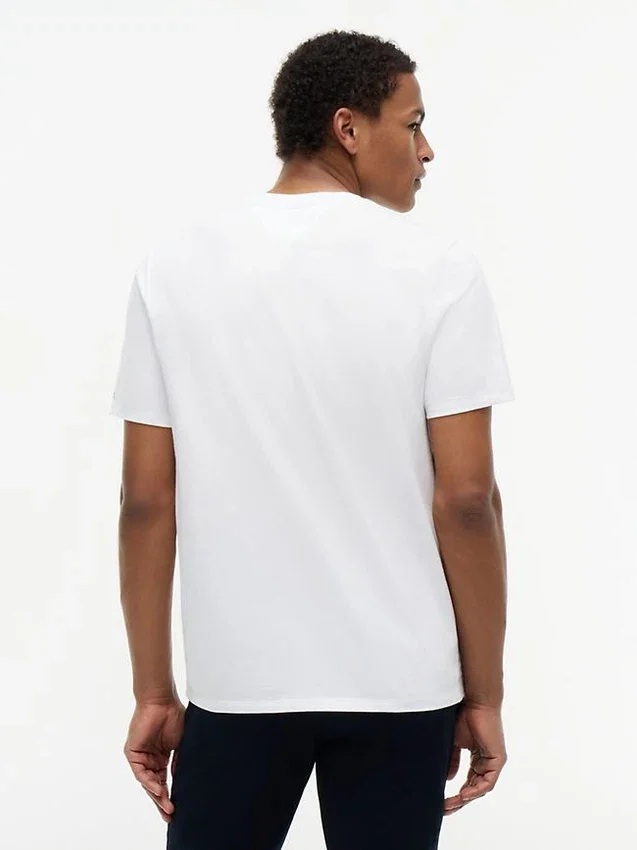 Camiseta con el logotipo de rayas característico de Hilfiger Camiseta con el logotipo de rayas característico de Hilfiger
